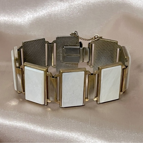 Vintage Mother of Pearl Gold Tone Bracelet Safety Chain 7 Inch Made in Germany - Picture 1 of 12